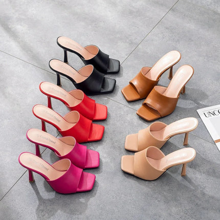 Sandalias Crystal Queen de tacón alto, punta cuadrada, colores variados, cuero sintético, elegante y moderno