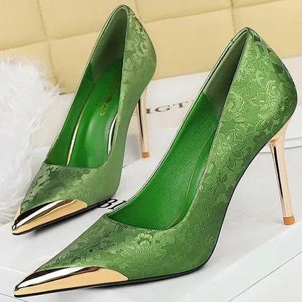 Tacones altos de mujer Big-Tree en seda verde con diseño floral y puntera dorada