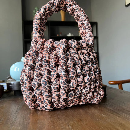 Bolsa de cartero tejida a mano con hilo hilado y núcleo de terciopelo de cristal. - tugranalmacen.com