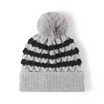 Gorro de punto a rayas en contraste con pompón - tugranalmacen.com