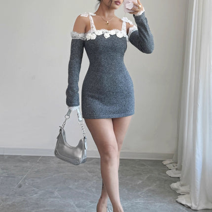 Vestido gris de un hombro con encaje y manga larga