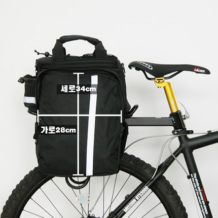 Bolsa para bicicleta negra con reflectantes