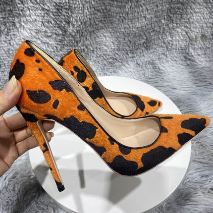 Zapatos de tacón estampado de vaca naranja, material peludo, estilo moderno, Zapatos de tacón con estampado de vaca color nar