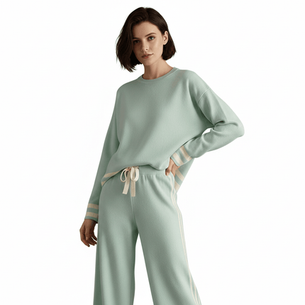 Suéter holgado y pantalón verde menta