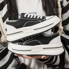 Zapatillas de plataforma negras con punta redonda