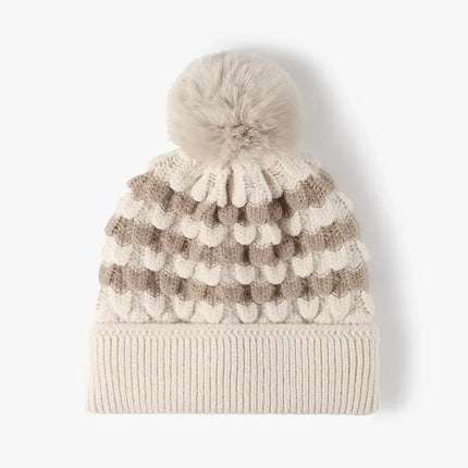 Gorro de punto a rayas en contraste con pompón - tugranalmacen.com