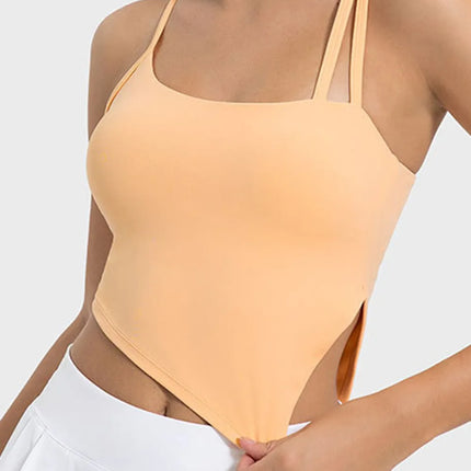 Camiseta deportiva elástica para mujer con cuello asimétrico