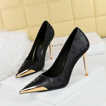 Tacones altos de mujer Big-Tree en seda negra con punta dorada, elegantes y sofisticados