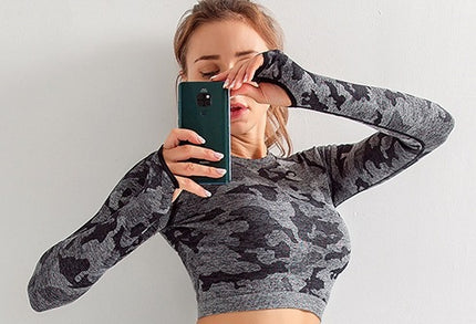Conjunto deportivo de 3 piezas: Sujetador, Camiseta y Leggings.
