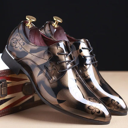 Zapatos de vestir para hombre con diseño floral elegante en color oro