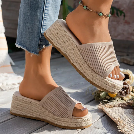 Sandalias plataforma de ratán boca de pez beige, material tejido, estilo casual y veraniego