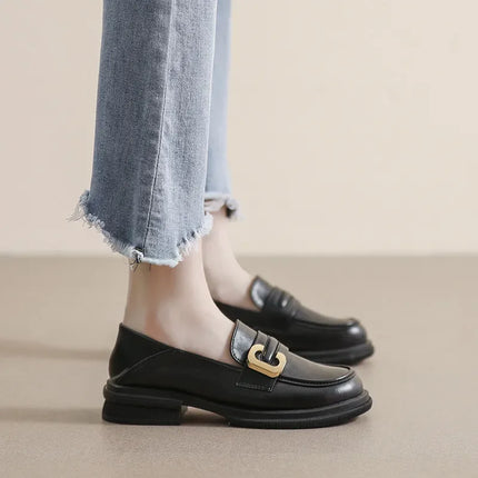 Zapatos de tacón grueso estilo británico, negros, cuero, con hebilla dorada