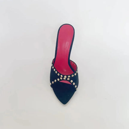 Sandalias de tacón de aguja y boca de pez negras con tachuelas, plantilla rosa, estilo elegante