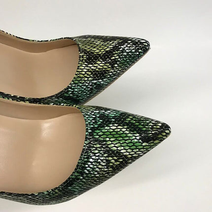 Zapatos de tacón con relieve estampado de pitón verde, estilo elegante, material sintético