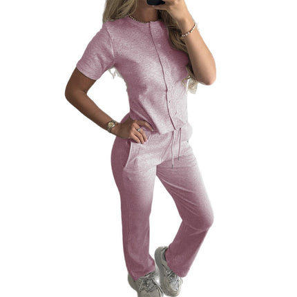 Conjunto deportivo rosa de camisa y pantalones