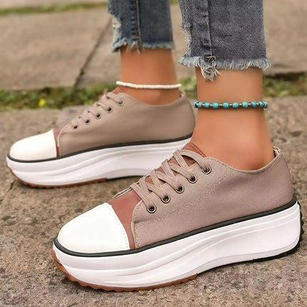 Zapatillas de lona negras con suela gruesa