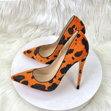 Zapatos de tacón naranja con estampado de vaca, material aterciopelado, estilo elegante