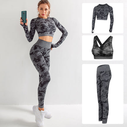 Conjunto deportivo de 3 piezas: Sujetador, Camiseta y Leggings.
