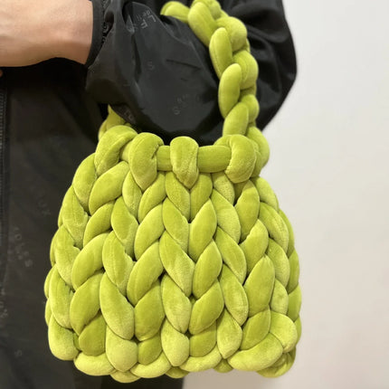 Bolsa de cartero tejida a mano con hilo hilado y núcleo de terciopelo de cristal. - tugranalmacen.com