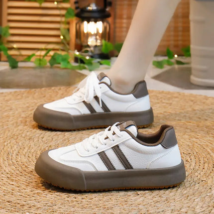 Zapatillas AbaFu de suela gruesa, blancas con detalles marrones, estilo casual, material sintético