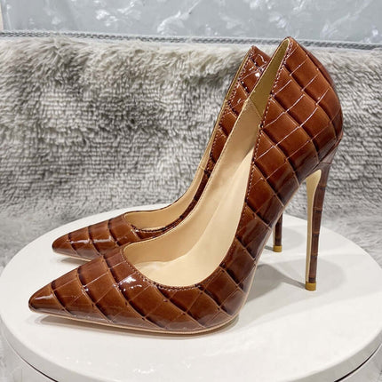 Zapatos de tacón café efecto cocodrilo para mujer estilo elegante