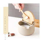 Tarro de cerámica japonesa con tapa de bambú y madera para condimentos - tugranalmacen.com