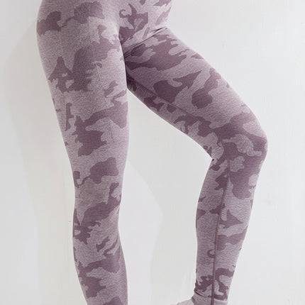 Conjunto deportivo de 3 piezas: Sujetador, Camiseta y Leggings.