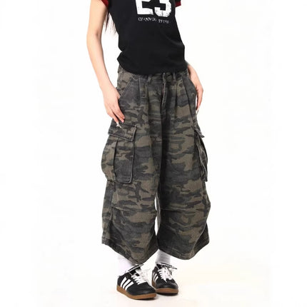 Pantalones cortos cargo camuflados de mezclilla