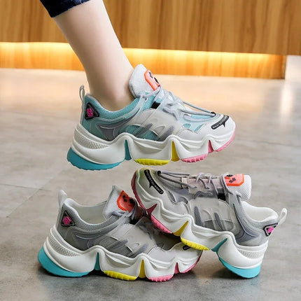 Zapatillas de deporte vulcanizadas de mujer color arcoíris con suela gruesa y detalles en material sintético