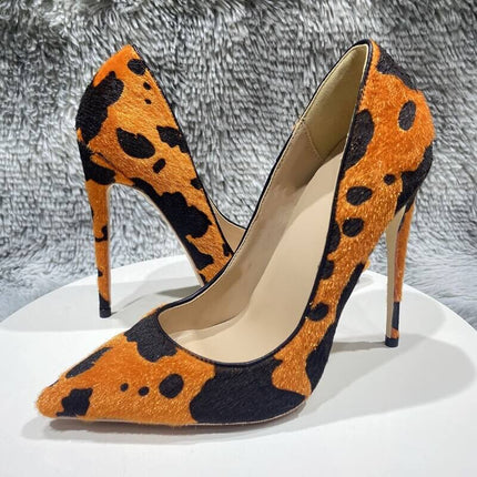 Zapatos de tacón con estampado de vaca color naranja, estilo moderno, material peludo, tugranalmacen.com