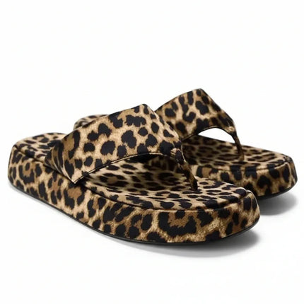 Sandalias Leopard con tira al dedo