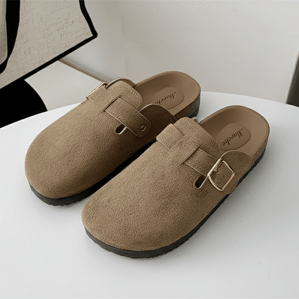 Zuecos mule de ante sintético con hebilla dorada — Multicolor