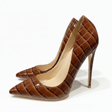 Zapatos de tacón color café con efecto cocodrilo para mujer