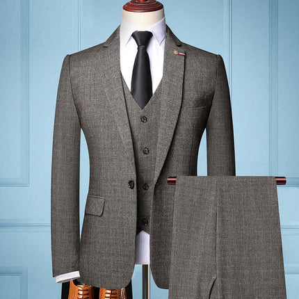 Traje de tres piezas para hombre marrón