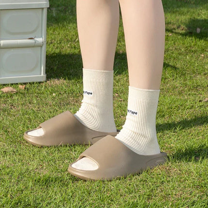 Zapatillas de playa COCCO marrones, suela gruesa, estilo casual, material sintético