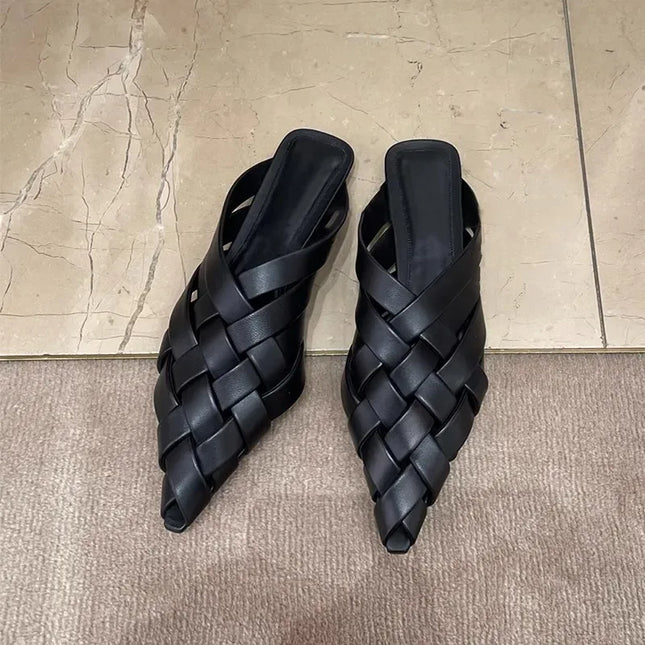 Zapatillas de moda para mujer negras de cuero trenzado con punta puntiaguda