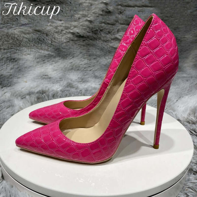 Zapatos de tacón de aguja con efecto cocodrilo en color