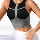 Camiseta deportiva de poliamida con cuello redondo en color negro