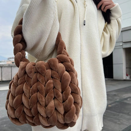 Bolsa de cartero tejida a mano con hilo hilado y núcleo de terciopelo de cristal. - tugranalmacen.com
