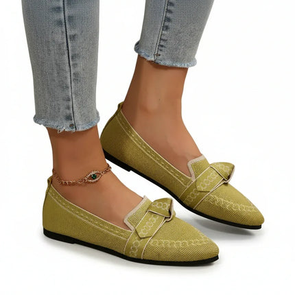 Mocasines sencillos y frescos de suela plana para mujer en color neutro