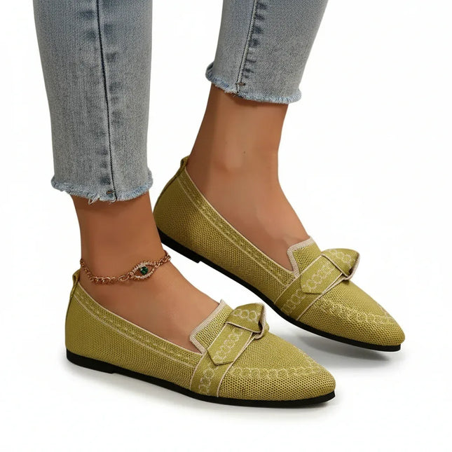 Mocasines sencillos y frescos de suela plana para mujer en color neutro
