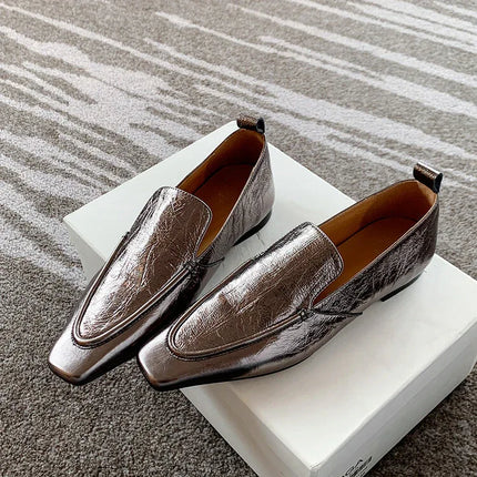 Zapatos mocasines sencillos con suela plana retro británica, color marrón metálico, material sintético brillante