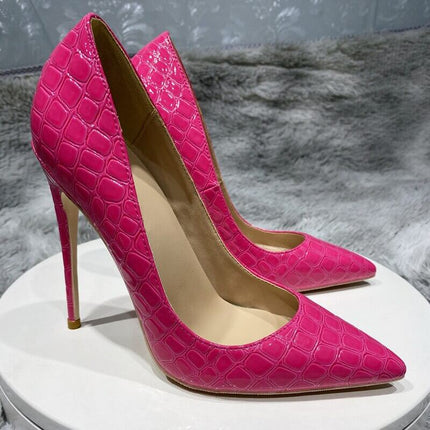 Zapatos de tacón de aguja efecto cocodrilo en color rosa fucsia, elegantes y modernos