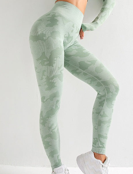 Conjunto deportivo de 3 piezas: Sujetador, Camiseta y Leggings.