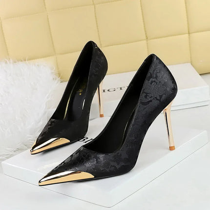 Tacones altos de mujer Big-Tree en seda negra con punta dorada, elegantes y modernos