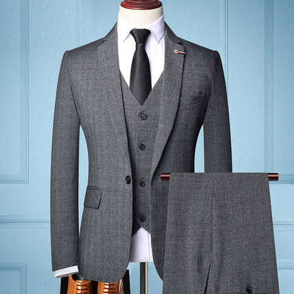 Traje de tres piezas para hombre de corte ajustado
