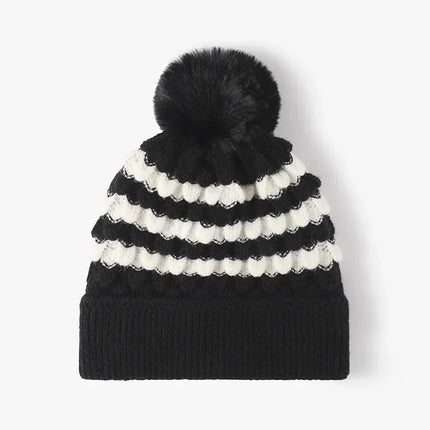 Gorro de punto a rayas en contraste con pompón - tugranalmacen.com