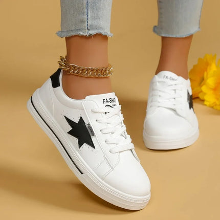 Zapatillas deportivas blancas de cuero con cordones y estrella negra Star