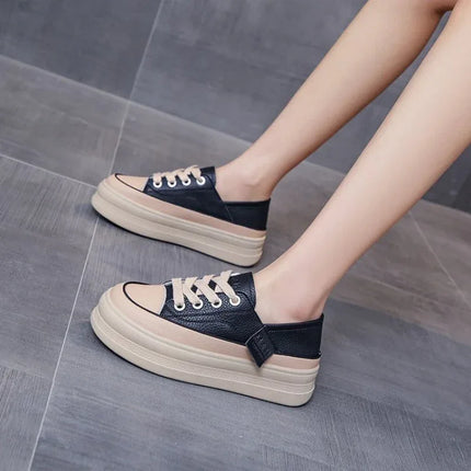 Zapatillas M&H de suela gruesa, color negro y beige, material sintético, estilo casual
