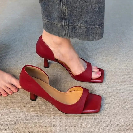 Zapatos de tacón estilo francés modelo Dalia rojos de cuero con punta cuadrada